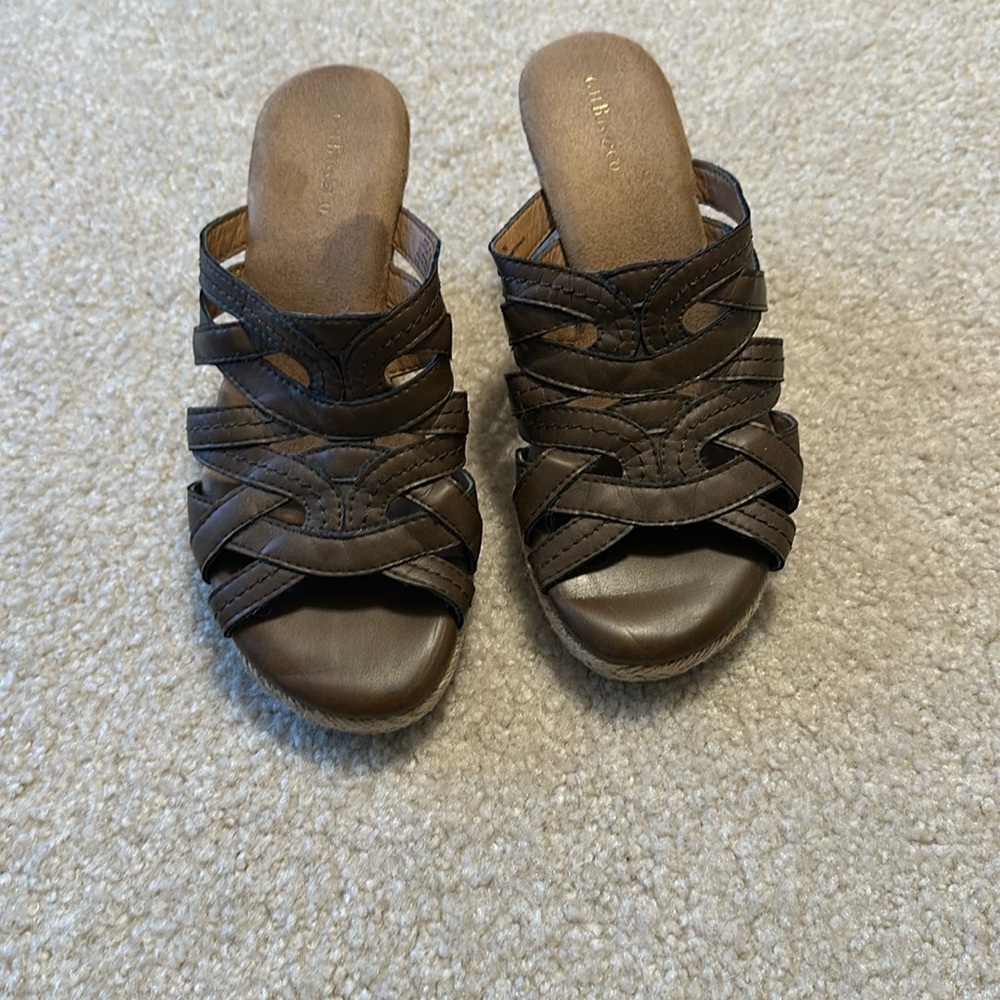 Gil Bass & Co wedged sandal